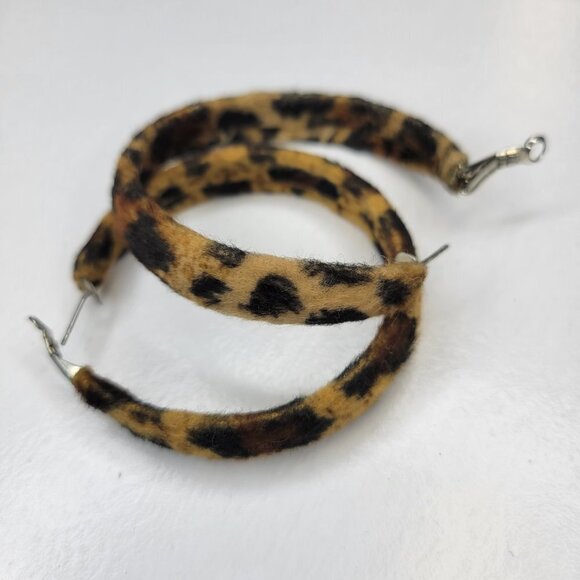 Animal Print Fuzzy Round Earrings - Picture 5 of 7